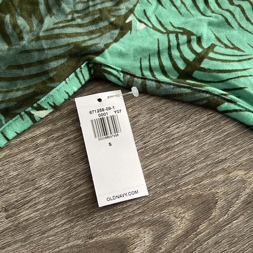 Old Navy v neck tank - Picture 3 of 4